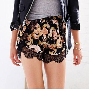 Kimchi Blue Lace-Trim Tap Short